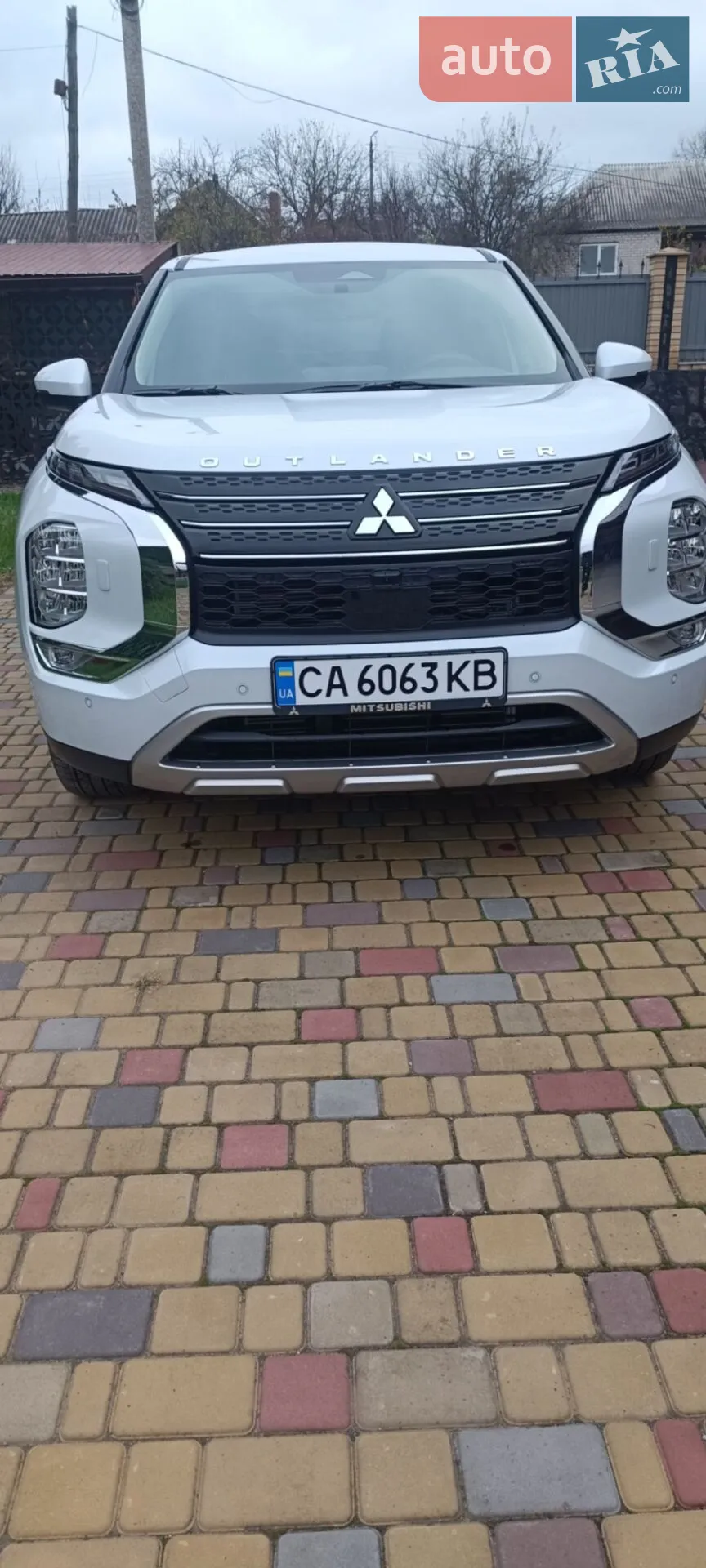 2022 Mitsubishi Outlander - фото 1