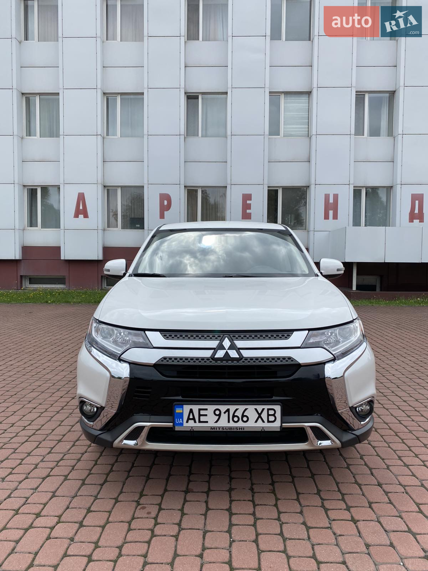 2018 Mitsubishi Outlander - фото 1