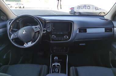 Внедорожник / Кроссовер Mitsubishi Outlander 2017 в 