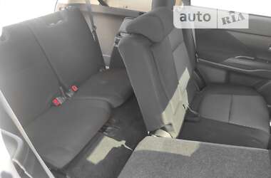 Внедорожник / Кроссовер Mitsubishi Outlander 2017 в 