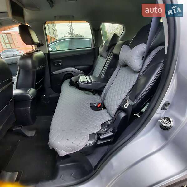 Внедорожник / Кроссовер Mitsubishi Outlander 2011 в Ровно