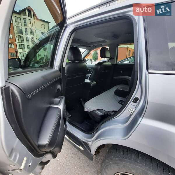 Внедорожник / Кроссовер Mitsubishi Outlander 2011 в Ровно