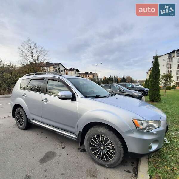 Внедорожник / Кроссовер Mitsubishi Outlander 2011 в Ровно