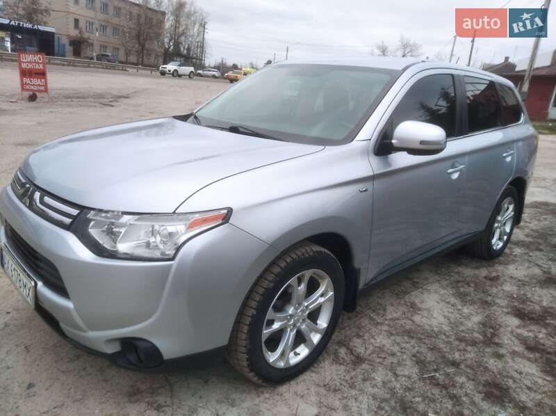 Внедорожник / Кроссовер Mitsubishi Outlander 2013 в Харькове