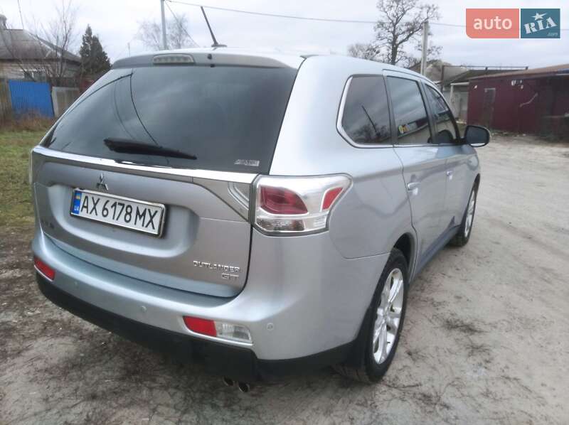 Внедорожник / Кроссовер Mitsubishi Outlander 2013 в Харькове