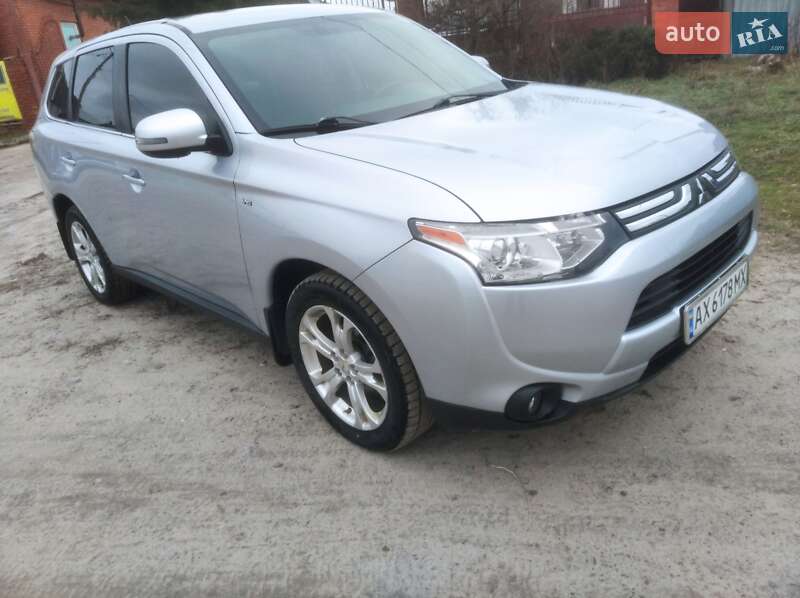 Внедорожник / Кроссовер Mitsubishi Outlander 2013 в Харькове
