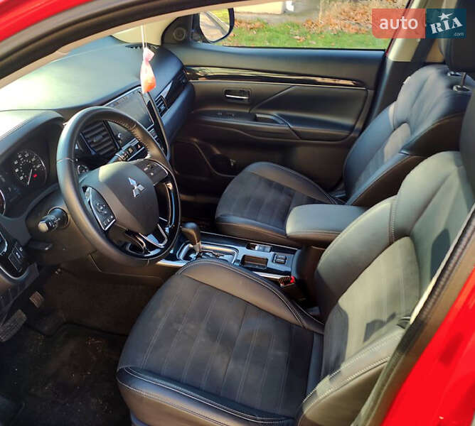 Позашляховик / Кросовер Mitsubishi Outlander 2019 в Львові
