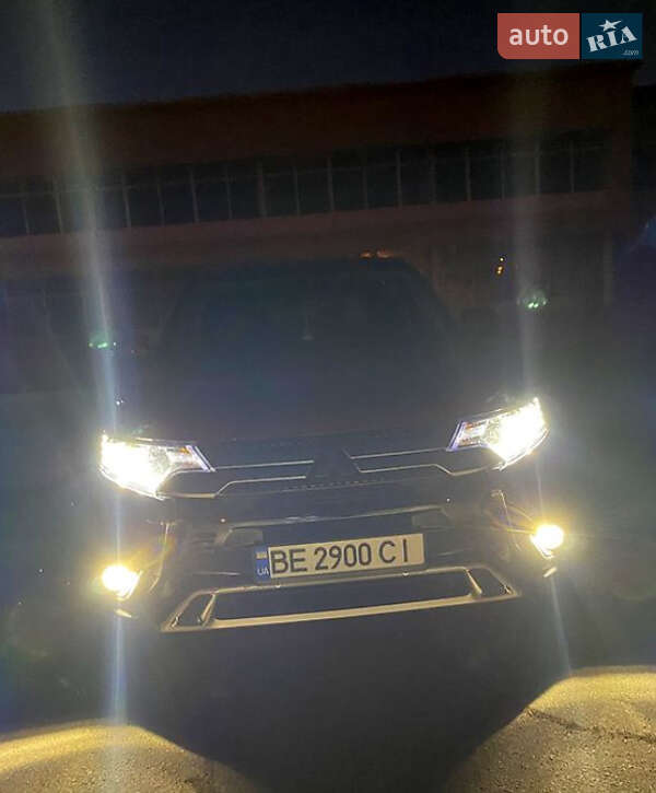 Позашляховик / Кросовер Mitsubishi Outlander 2019 в Львові