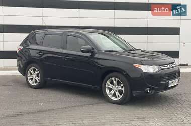 Внедорожник / Кроссовер Mitsubishi Outlander 2013 в 