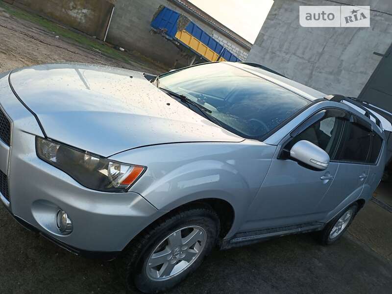 Mitsubishi Outlander 2012