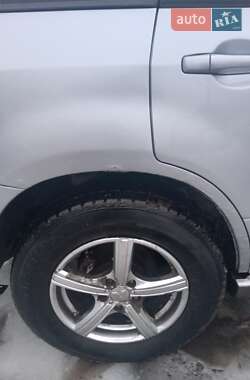 Внедорожник / Кроссовер Mitsubishi Outlander 2003 в 