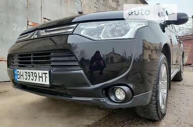 Внедорожник / Кроссовер Mitsubishi Outlander 2013 в Черноморске