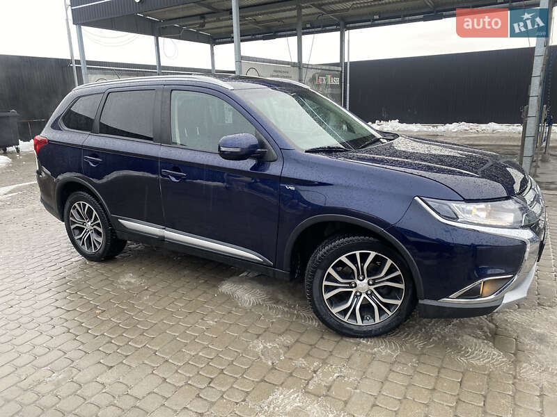 Позашляховик / Кросовер Mitsubishi Outlander 2016 в Львові