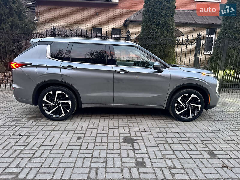 Внедорожник / Кроссовер Mitsubishi Outlander 2021 в Запорожье