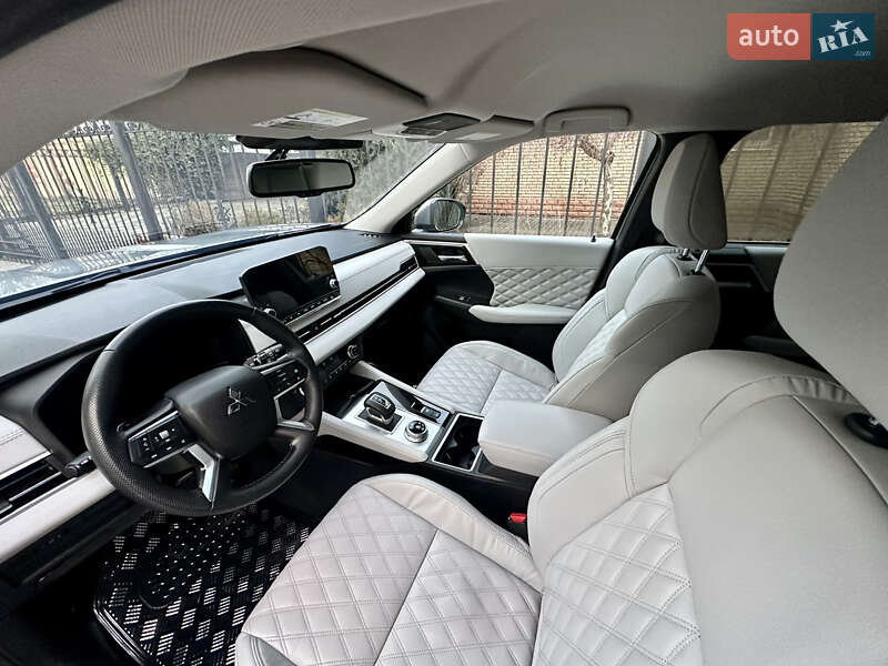 Внедорожник / Кроссовер Mitsubishi Outlander 2021 в Запорожье