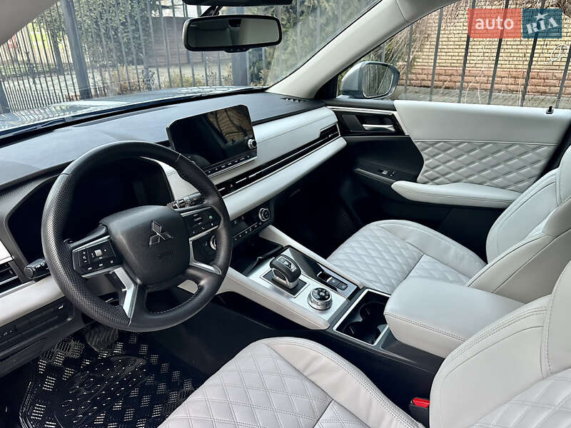 Внедорожник / Кроссовер Mitsubishi Outlander 2021 в Запорожье