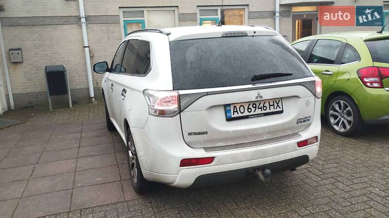 Позашляховик / Кросовер Mitsubishi Outlander 2013 в Тячеві