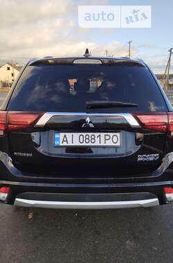 Позашляховик / Кросовер Mitsubishi Outlander 2018 в Києві