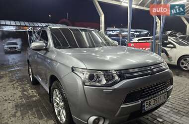 Внедорожник / Кроссовер Mitsubishi Outlander 2013 в Ровно