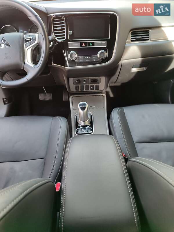 Позашляховик / Кросовер Mitsubishi Outlander 2019 в Івано-Франківську