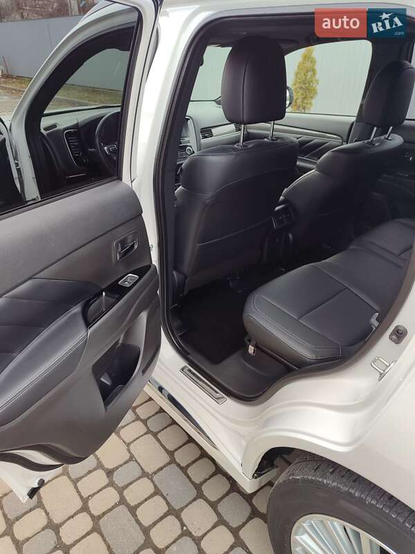 Позашляховик / Кросовер Mitsubishi Outlander 2019 в Івано-Франківську