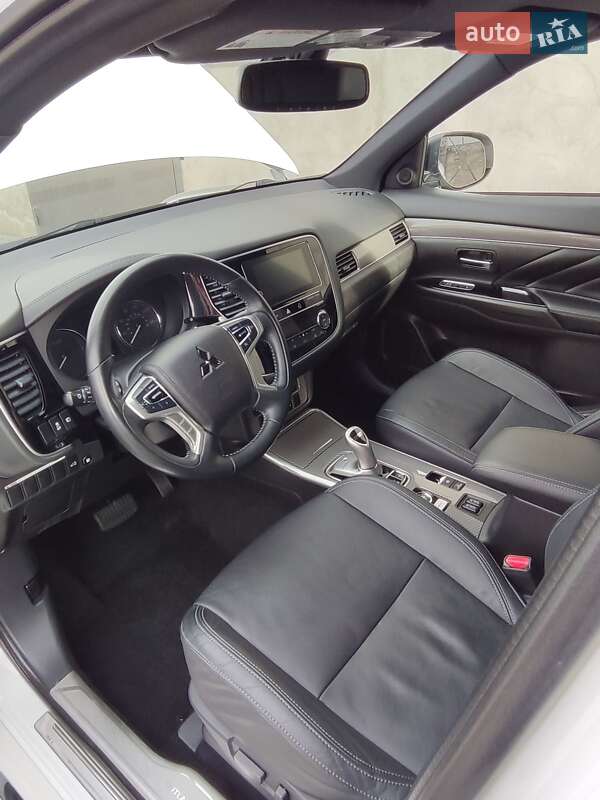 Позашляховик / Кросовер Mitsubishi Outlander 2019 в Івано-Франківську