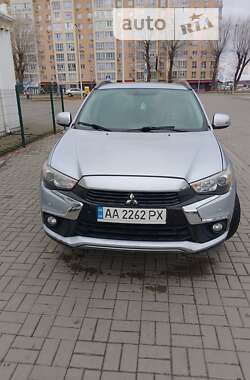 Внедорожник / Кроссовер Mitsubishi Outlander 2016 в Киеве