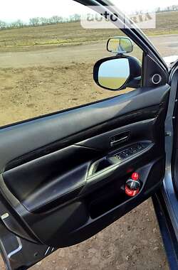 Позашляховик / Кросовер Mitsubishi Outlander 2016 в Очакові