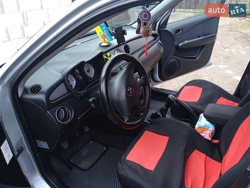 Позашляховик / Кросовер Mitsubishi Outlander 2006 в Рахові