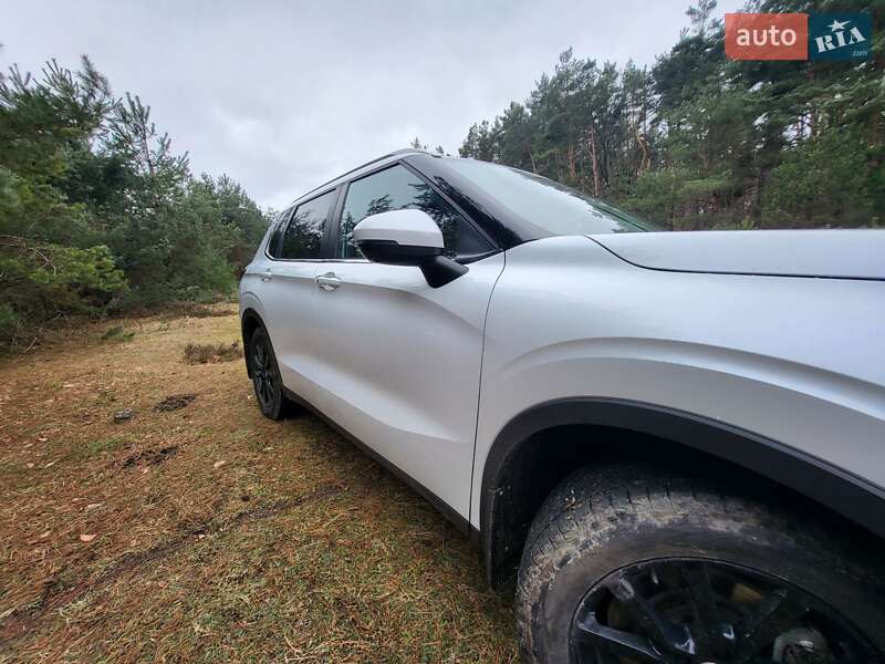 Внедорожник / Кроссовер Mitsubishi Outlander 2021 в Жовкве