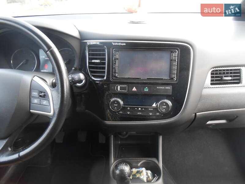 Позашляховик / Кросовер Mitsubishi Outlander 2012 в Самборі фото 11 Позашляховик / Кросовер Mitsubishi Outlander 2012 в Самборі