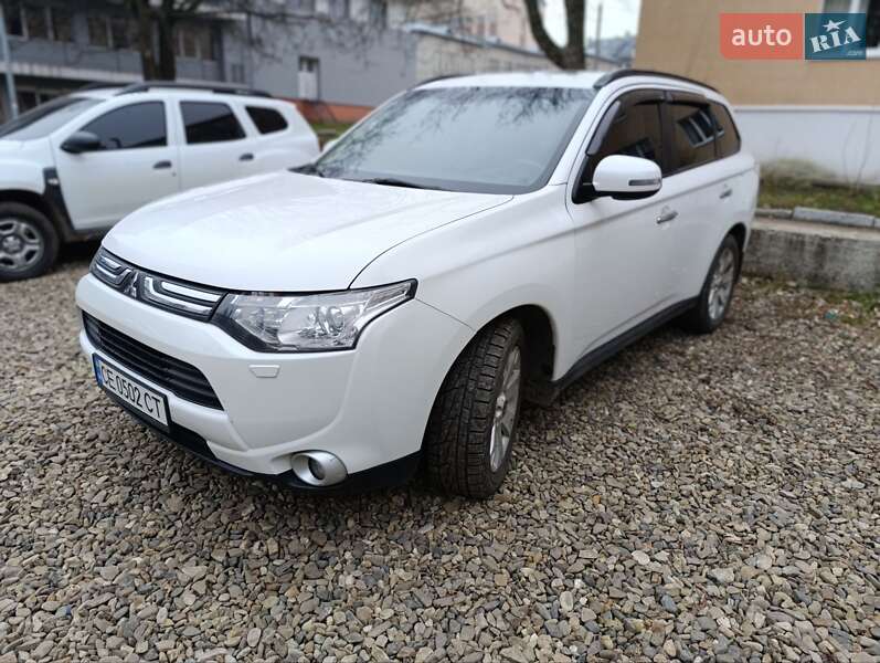 Позашляховик / Кросовер Mitsubishi Outlander 2013 в Чернівцях
