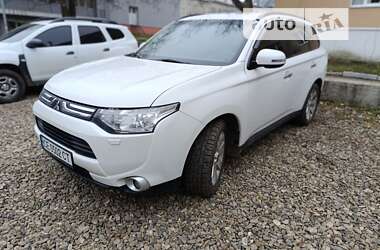 Позашляховик / Кросовер Mitsubishi Outlander 2013 в Чернівцях