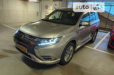 Mitsubishi Outlander 2020