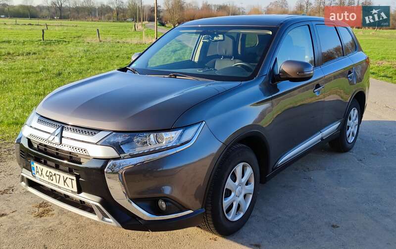 Внедорожник / Кроссовер Mitsubishi Outlander 2019 в Львове