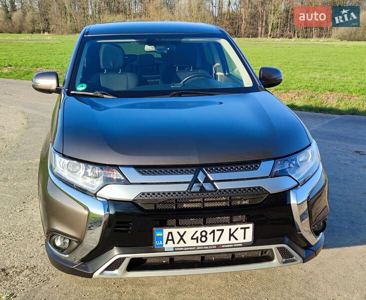 Внедорожник / Кроссовер Mitsubishi Outlander 2019 в Львове