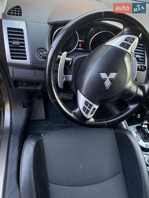 Внедорожник / Кроссовер Mitsubishi Outlander 2010 в Измаиле фото 7 Внедорожник / Кроссовер Mitsubishi Outlander 2010 в Измаиле