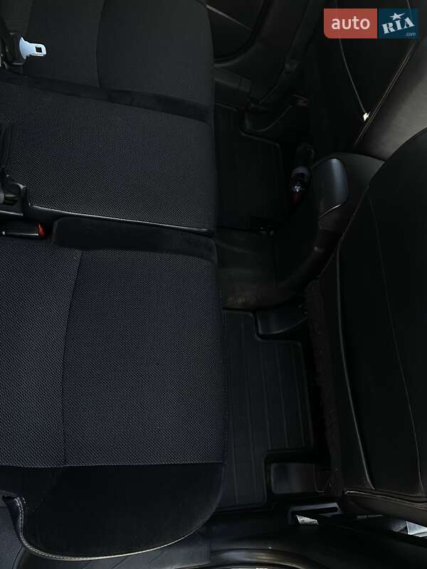 Внедорожник / Кроссовер Mitsubishi Outlander 2010 в Измаиле фото 12 Внедорожник / Кроссовер Mitsubishi Outlander 2010 в Измаиле