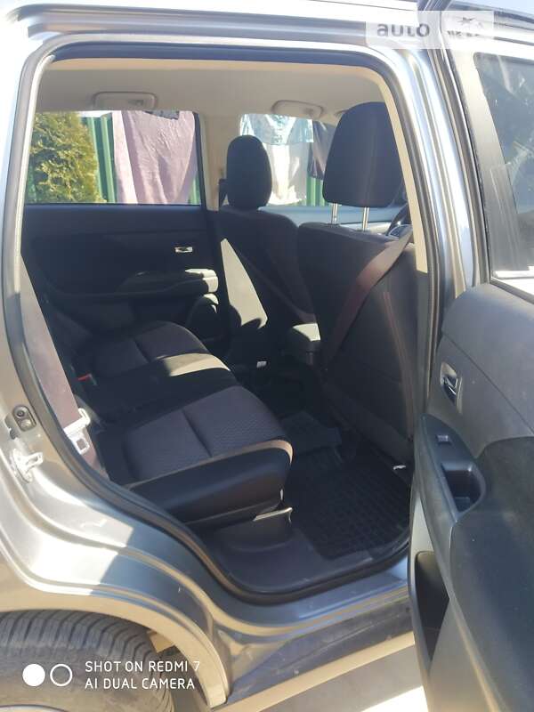 Внедорожник / Кроссовер Mitsubishi Outlander 2012 в Владимирце