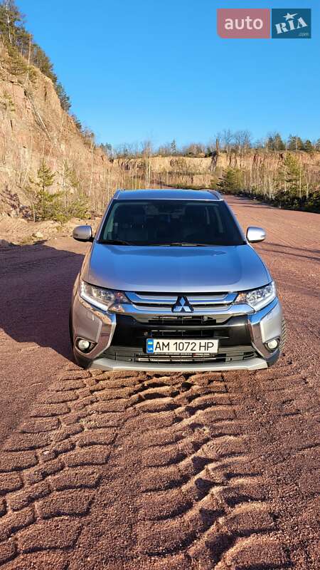 Mitsubishi Outlander 2015