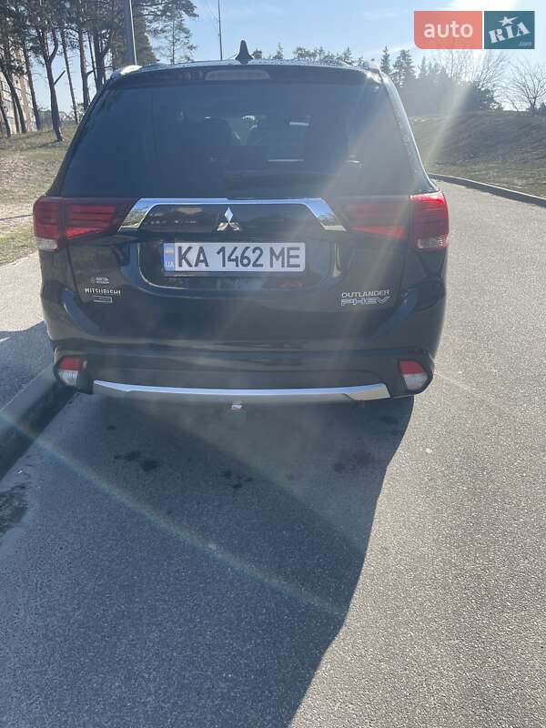 Позашляховик / Кросовер Mitsubishi Outlander 2018 в Києві