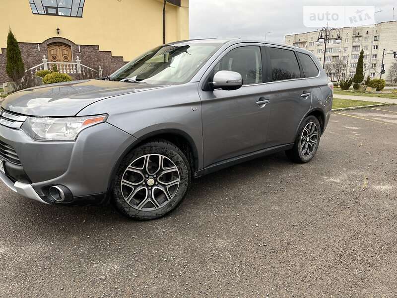 Позашляховик / Кросовер Mitsubishi Outlander 2014 в Львові