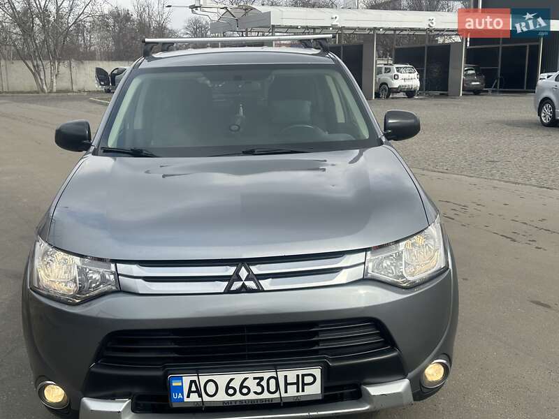 Внедорожник / Кроссовер Mitsubishi Outlander 2014 в Полтаве