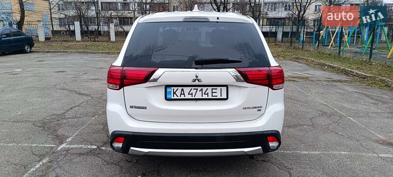Внедорожник / Кроссовер Mitsubishi Outlander 2017 в Киеве