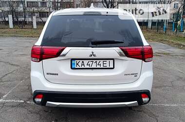 Позашляховик / Кросовер Mitsubishi Outlander 2017 в Києві