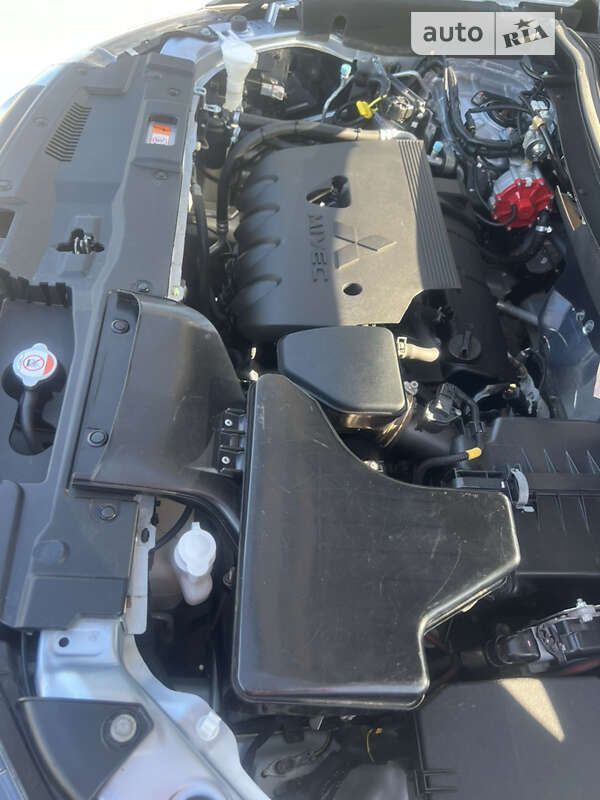 Внедорожник / Кроссовер Mitsubishi Outlander 2017 в Ровно