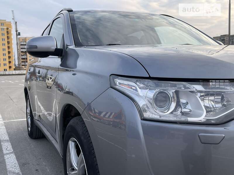 Внедорожник / Кроссовер Mitsubishi Outlander 2013 в Каменец-Подольском
