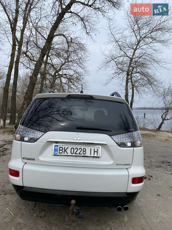 Позашляховик / Кросовер Mitsubishi Outlander 2011 в Каневі