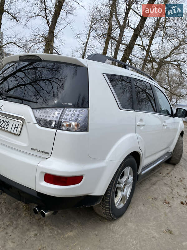 Позашляховик / Кросовер Mitsubishi Outlander 2011 в Каневі