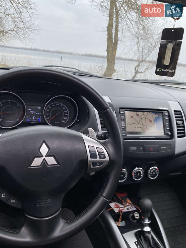 Позашляховик / Кросовер Mitsubishi Outlander 2011 в Каневі